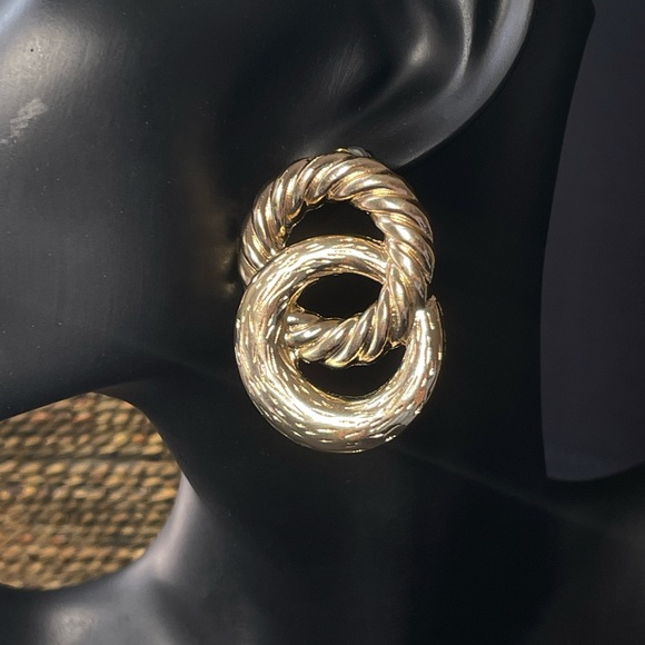 Céline - Vintage Golden Earrings. 2025 Trends Statement Earrings - Picture 4 of 4